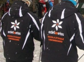 Monitores de Edelweiss uniformados.jpg